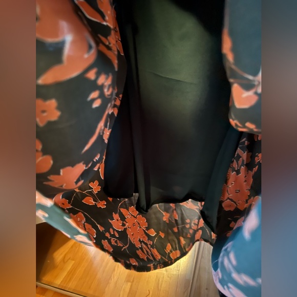 Purchased from Baltic Born 2 years ago. Very flattering boho vintage vibe - Picture 3 of 3